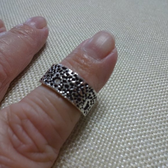 Unique "TEXTURED" Sterling Handmade Band Size 7.5 #667B - Picture 1 of 3